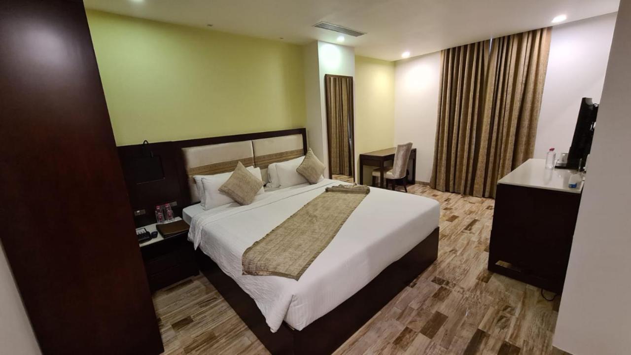 Regenta Inn Ranip Ahmedabad Buitenkant foto
