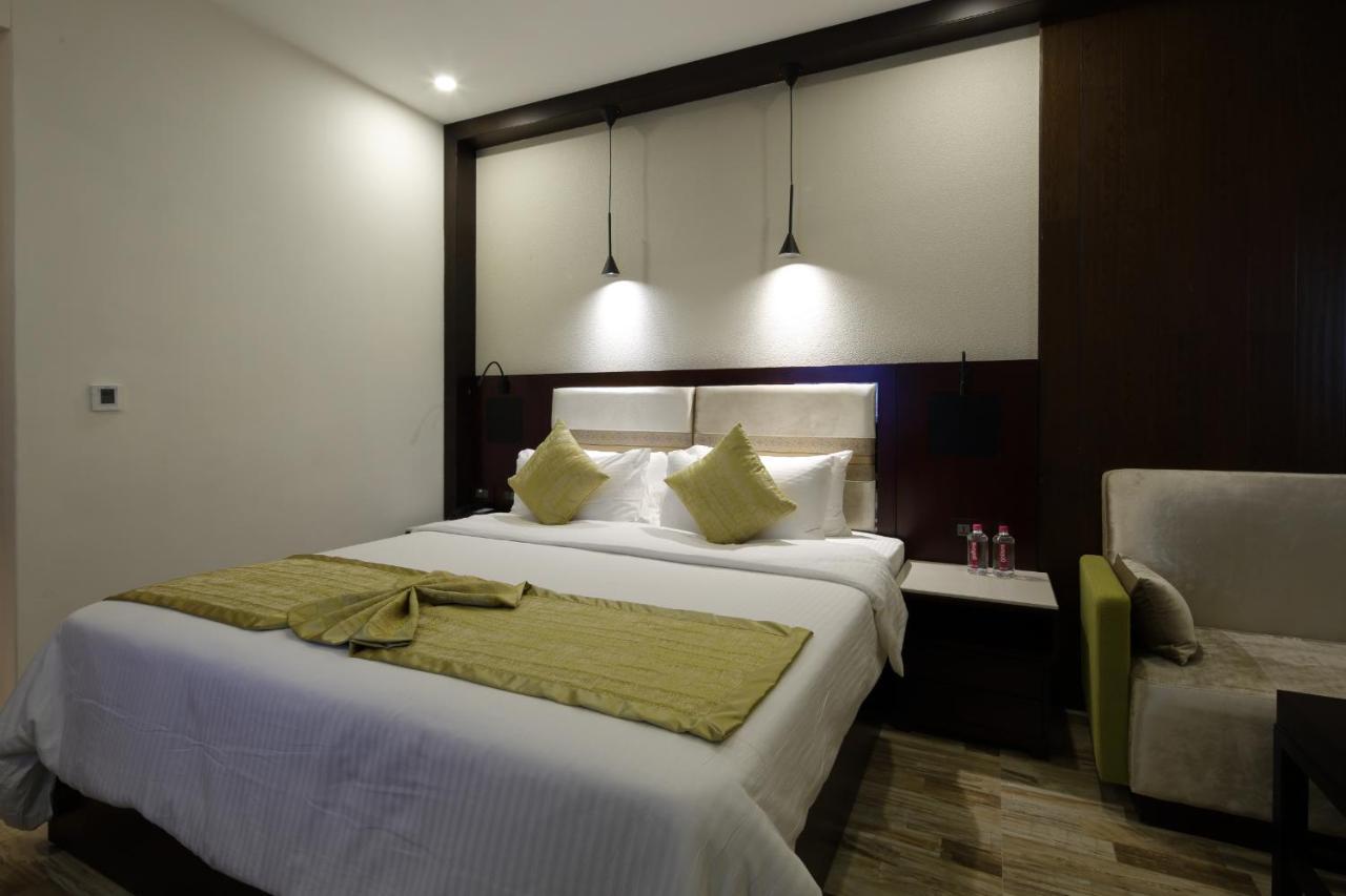 Regenta Inn Ranip Ahmedabad Buitenkant foto