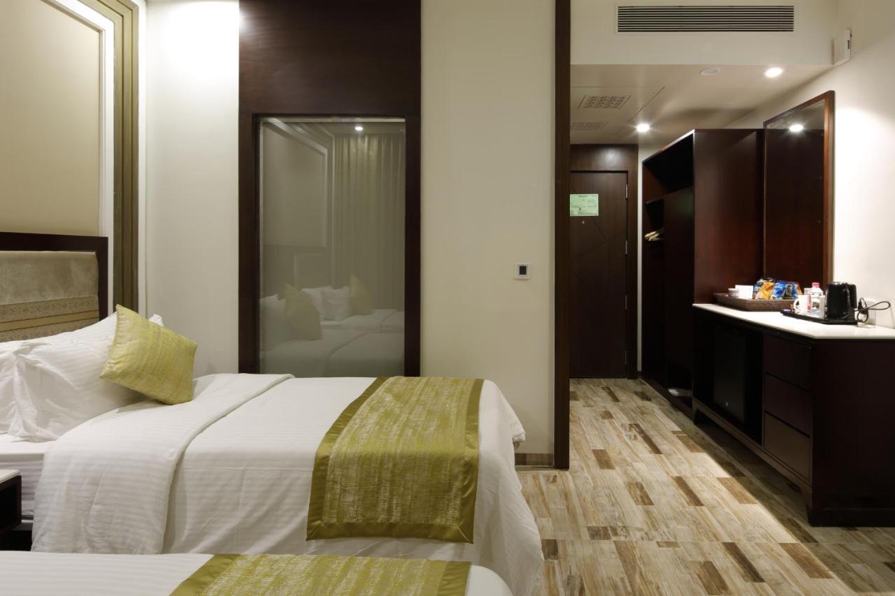 Regenta Inn Ranip Ahmedabad Buitenkant foto