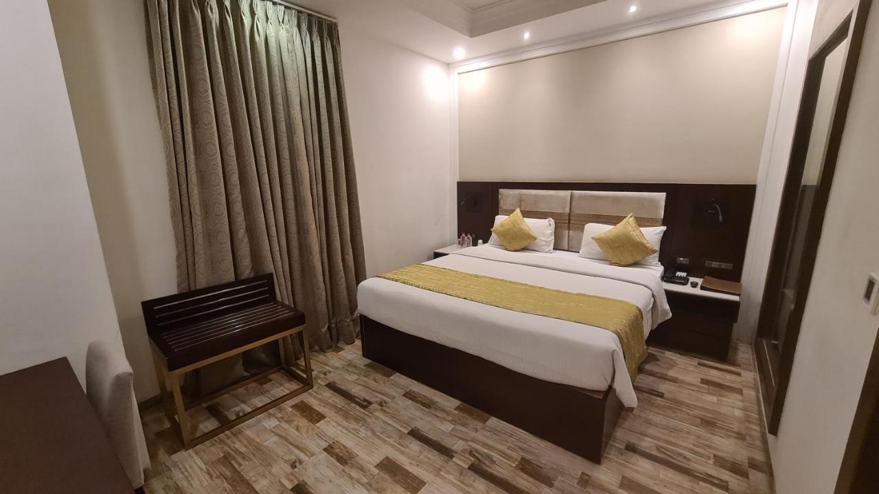 Regenta Inn Ranip Ahmedabad Buitenkant foto
