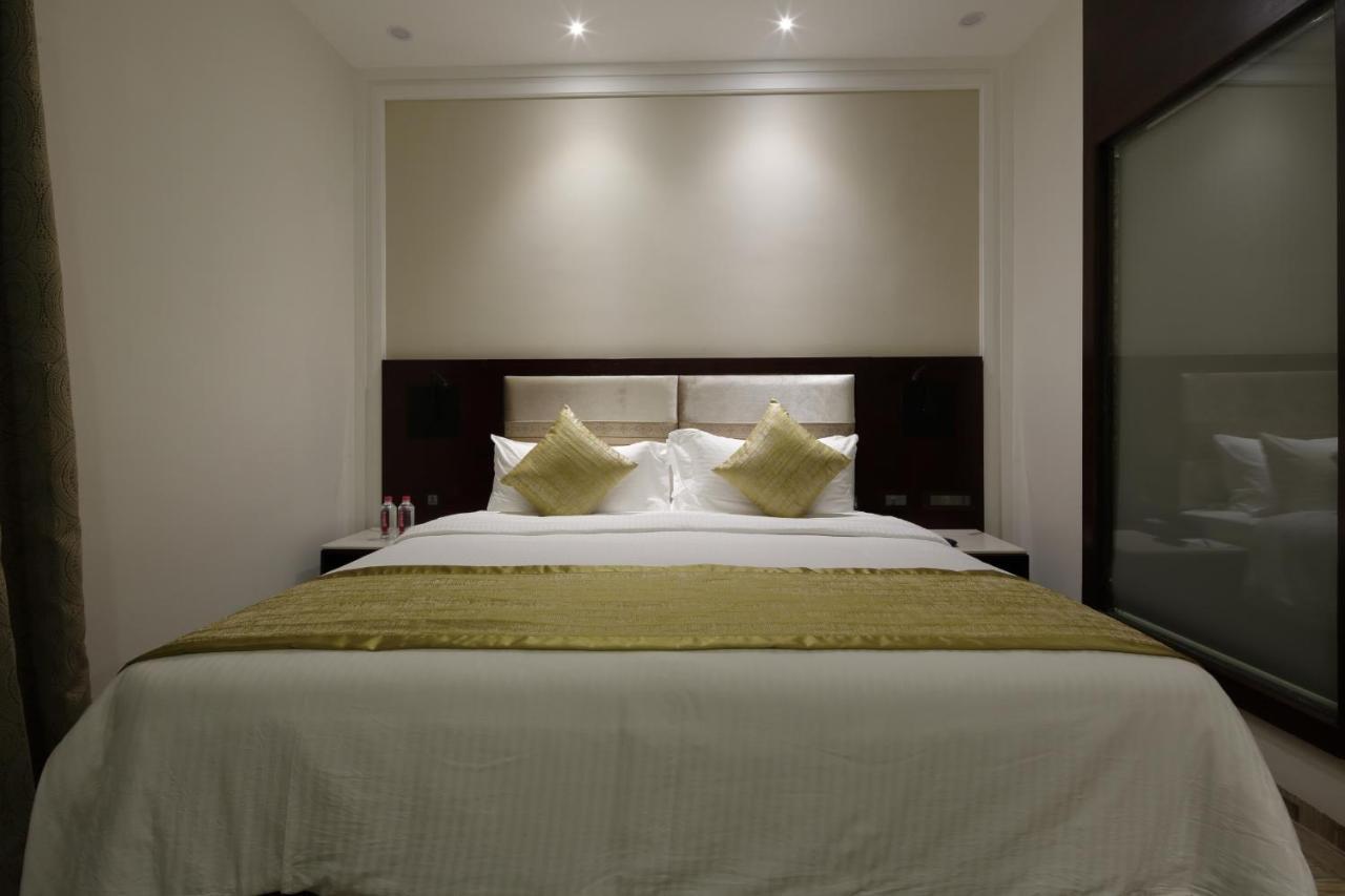 Regenta Inn Ranip Ahmedabad Buitenkant foto
