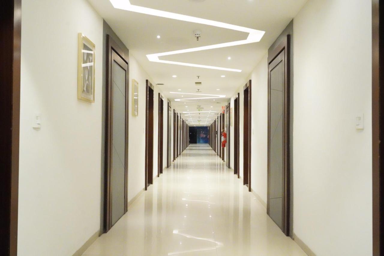 Regenta Inn Ranip Ahmedabad Buitenkant foto