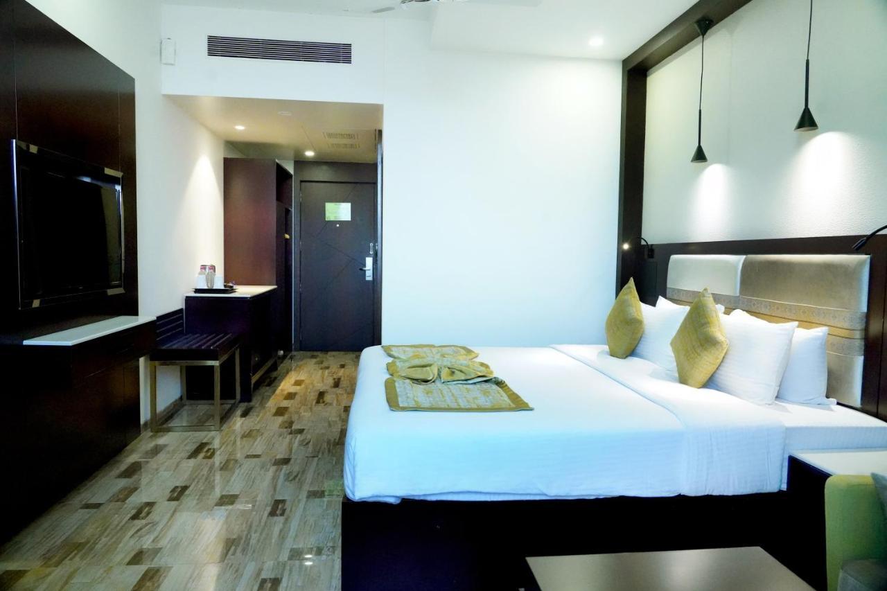 Regenta Inn Ranip Ahmedabad Buitenkant foto