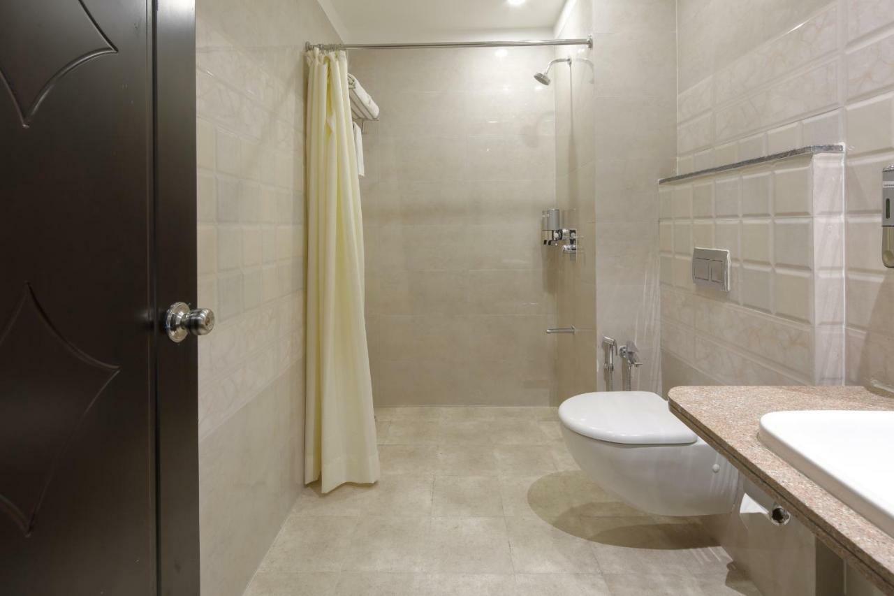Regenta Inn Ranip Ahmedabad Buitenkant foto