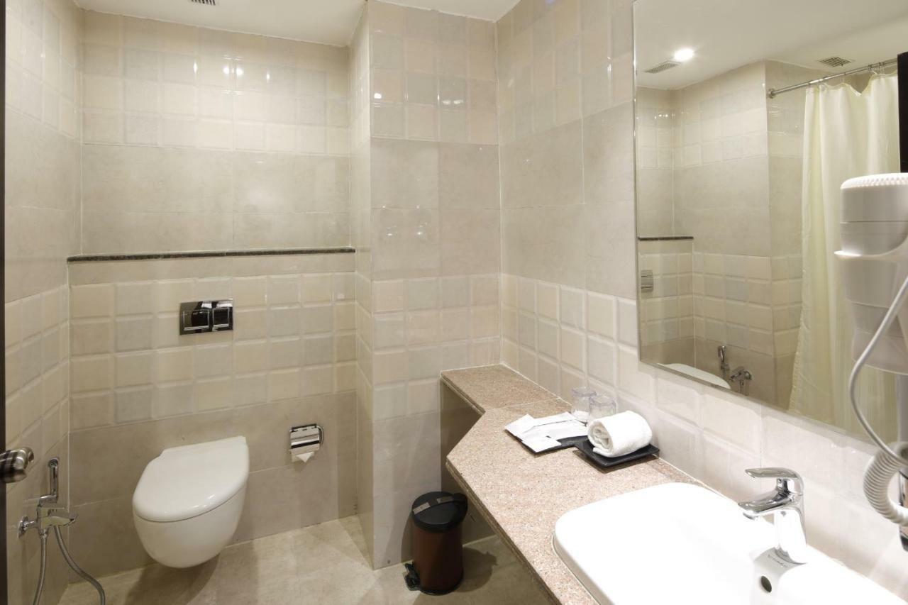 Regenta Inn Ranip Ahmedabad Buitenkant foto