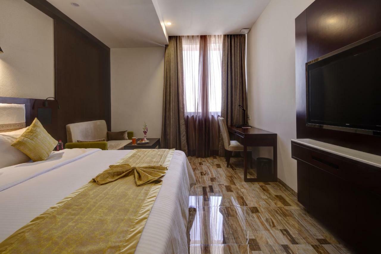 Regenta Inn Ranip Ahmedabad Buitenkant foto