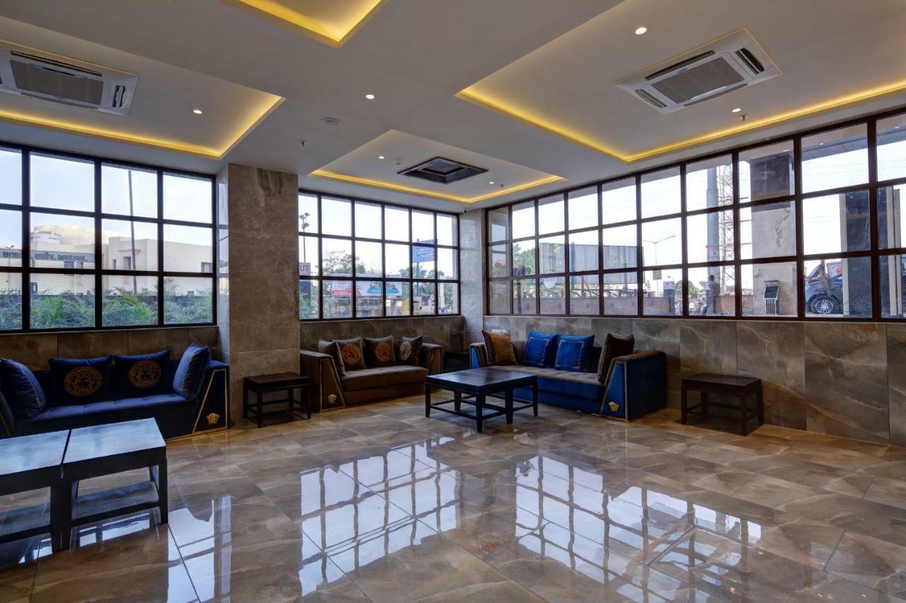 Regenta Inn Ranip Ahmedabad Buitenkant foto