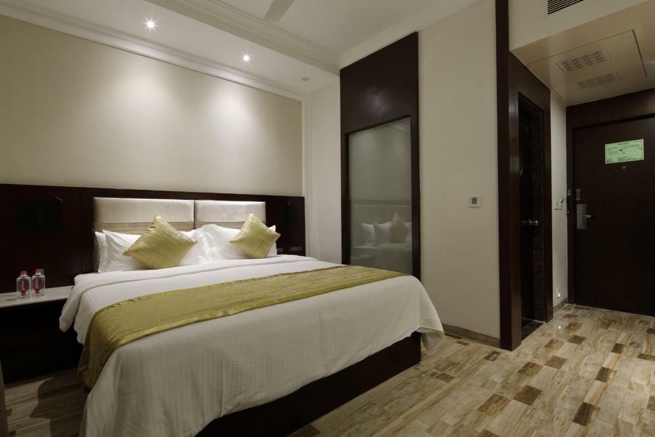 Regenta Inn Ranip Ahmedabad Buitenkant foto