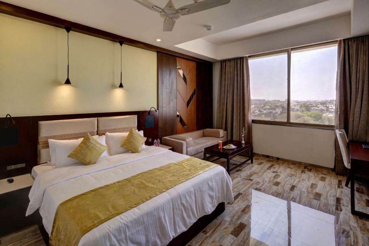 Regenta Inn Ranip Ahmedabad Buitenkant foto
