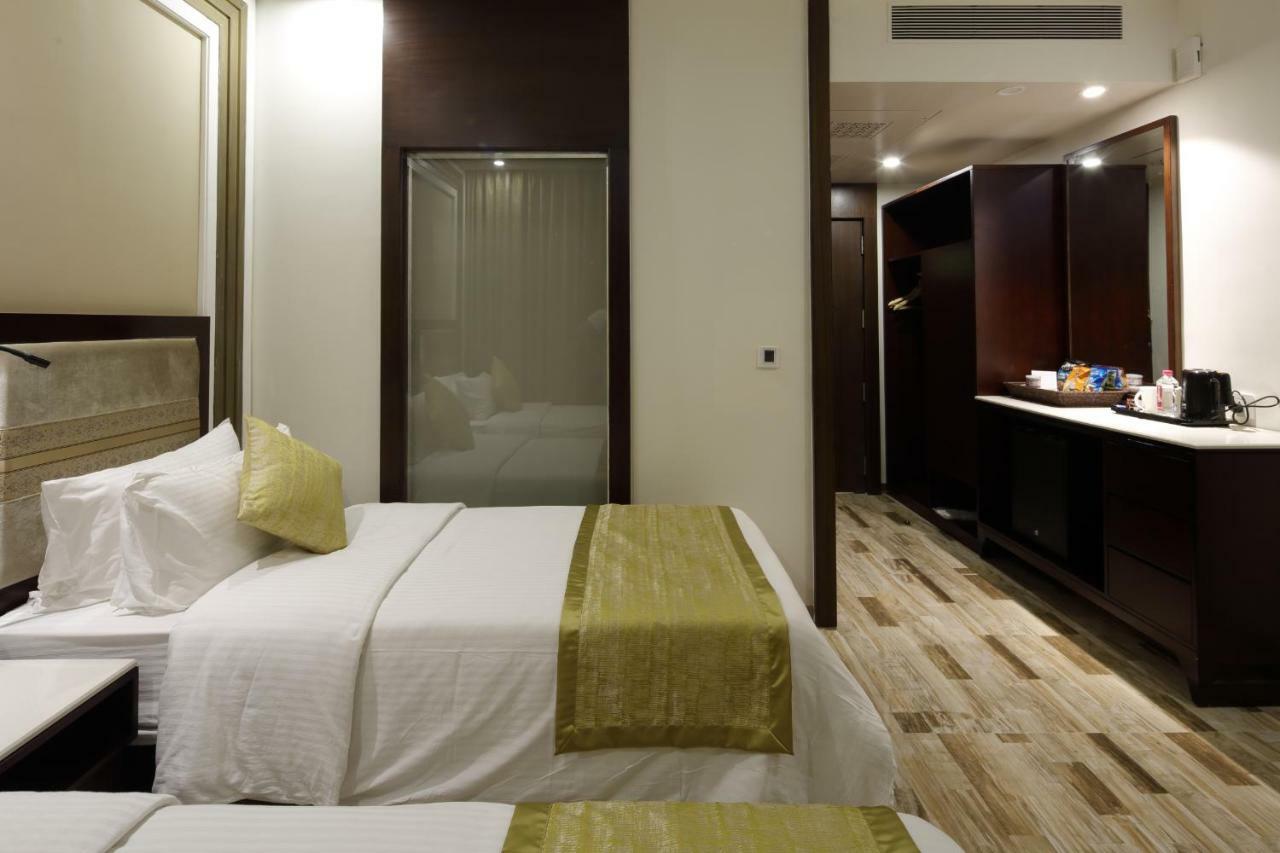 Regenta Inn Ranip Ahmedabad Buitenkant foto