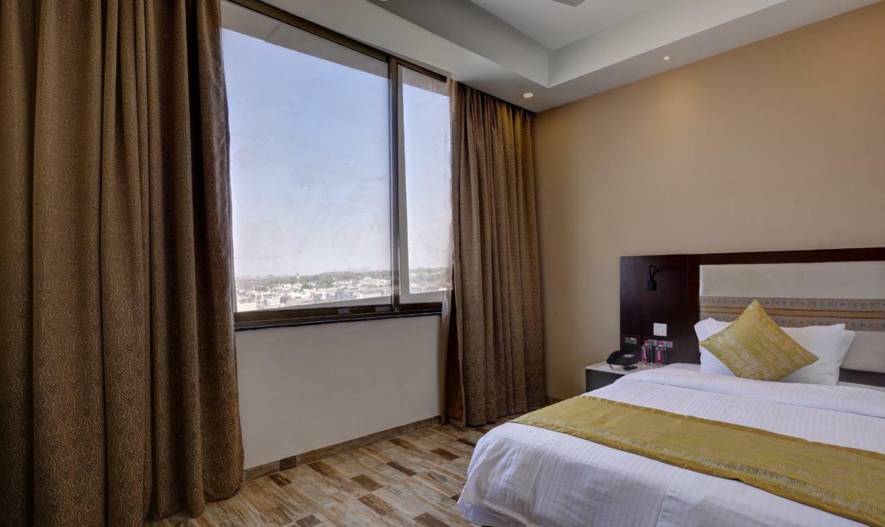 Regenta Inn Ranip Ahmedabad Buitenkant foto